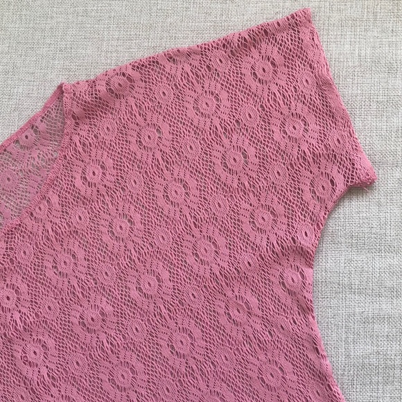 Tea n Rose Crochet Look Top - Picture 4 of 14